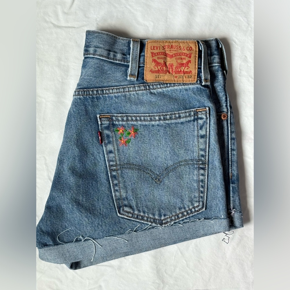 Levi's cutoffs with embroidery